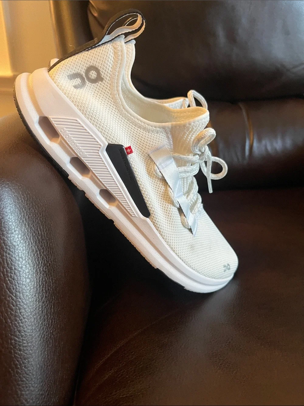 On Cloudeasy Wh/BLK  Running Shoes Size 9 EU 42 Lightweight Sneakers #B1